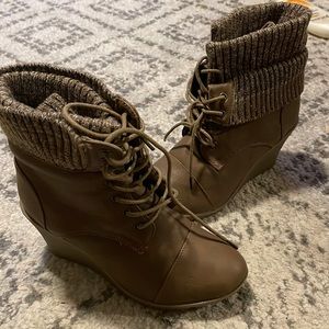 Size 9 brown sweater wedge boots brand:twisted.    Never worn. 3 inch hill